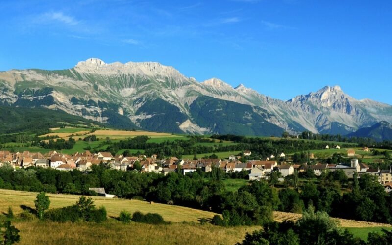 27-villages-mens-devoluy-lilian-sabatier-planete-photo-9-aspect-ratio-2000-800